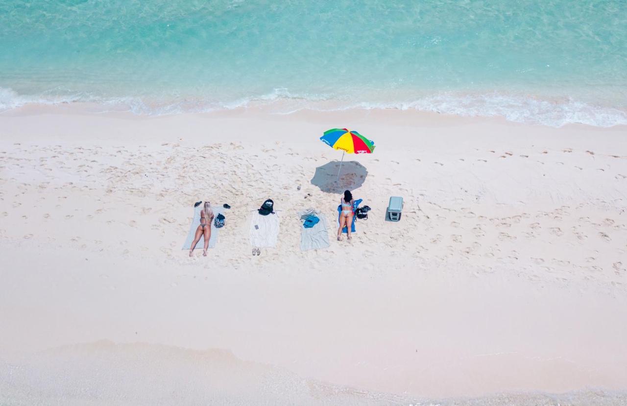 Sevinex Inn Feridhoo Bagian luar foto