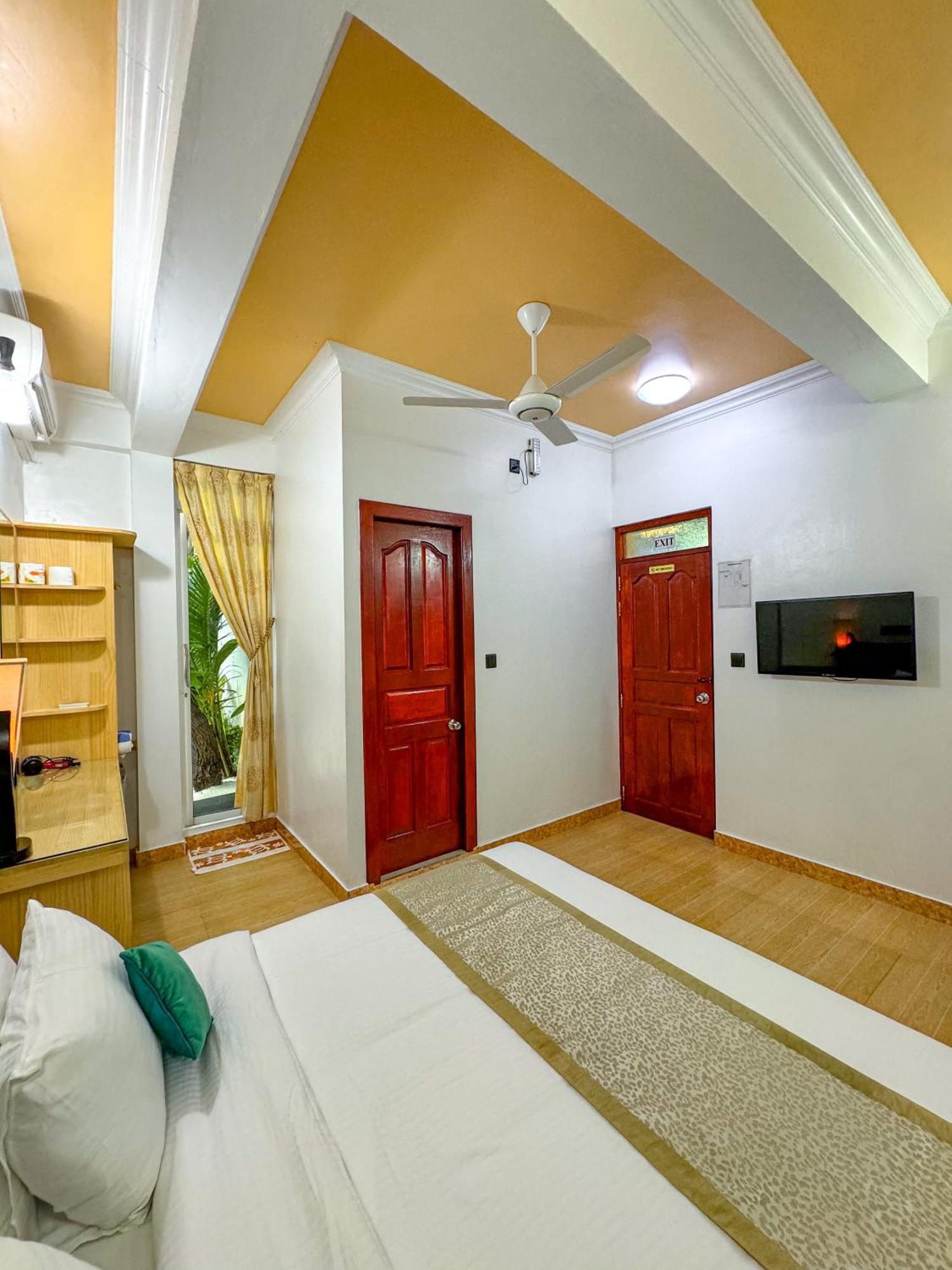 Sevinex Inn Feridhoo Bagian luar foto