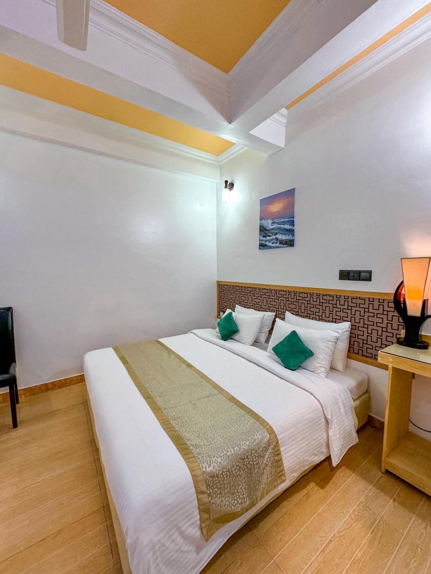 Sevinex Inn Feridhoo Bagian luar foto