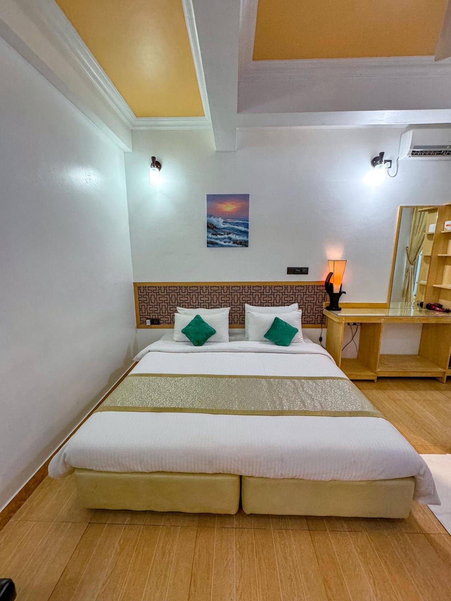 Sevinex Inn Feridhoo Bagian luar foto