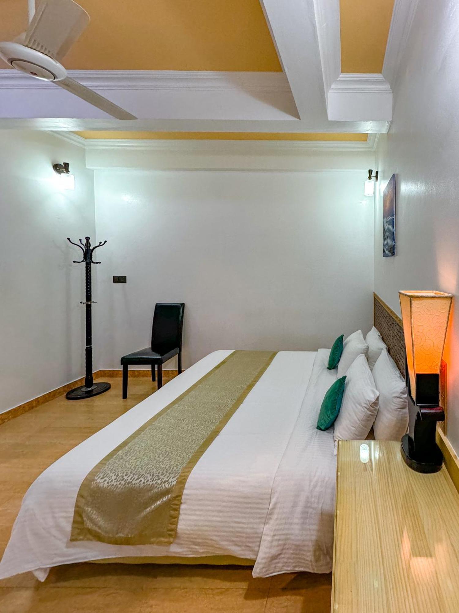 Sevinex Inn Feridhoo Bagian luar foto