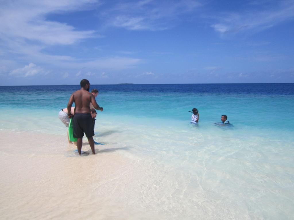 Sevinex Inn Feridhoo Bagian luar foto